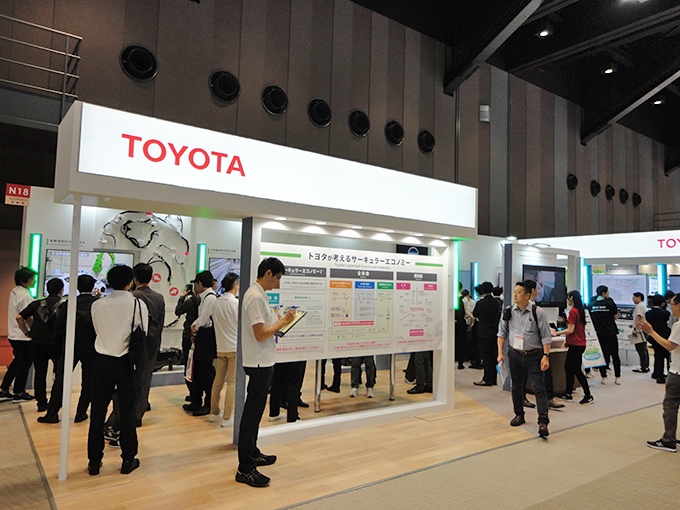 トヨタ自動車様ブースの様子